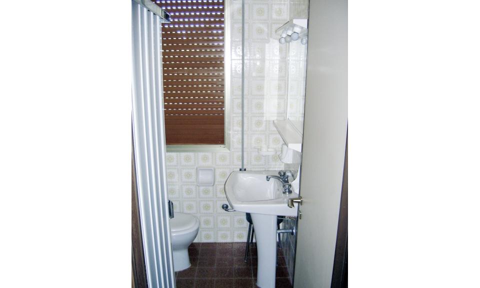 apartmanok ZENITH: nem felújított fürdoszoba (példa)