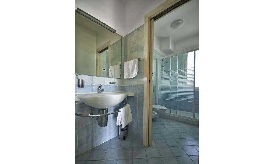 apartmanok ZENITH: felújított fürdoszoba (példa)