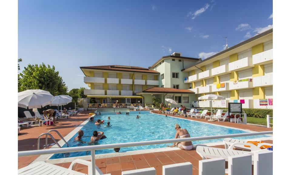 hotel EUROPA: esterno con piscina