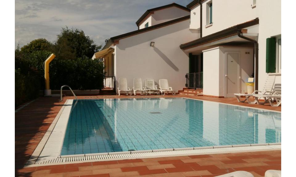 residence TAMERICI: esterno con piscina