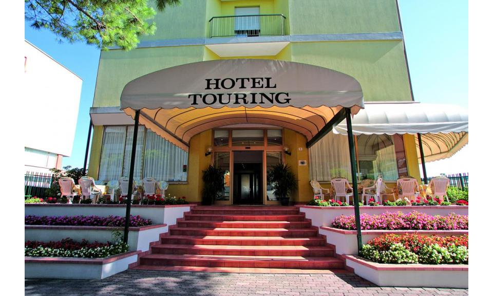 hotel TOURING: bejárat