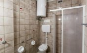 appartamenti LA ZATTERA: B4 - bagno con box doccia (esempio)