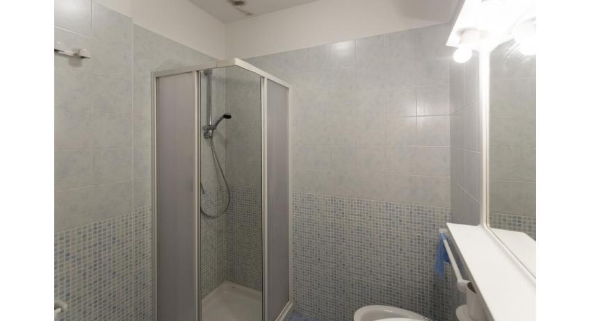 apartments LA ZATTERA: C6 - bathroom with a shower enclosure (example)