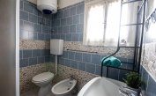 apartments LOS NIDOS: C6 - renewed bathroom (example)