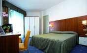 hôtel TOURING: Standard - chambre à coucher (exemple)