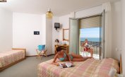 Hotel TOURING: Standard - Dreibettzimmer (Beispiel)