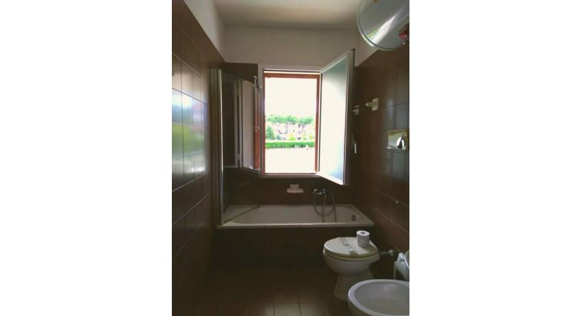 résidence VILLAGGIO SELENIS: B4 - salle de bain (exemple)