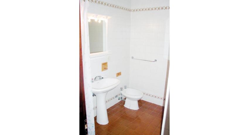 appartamenti HOLIDAY: A2 - bagno (esempio)