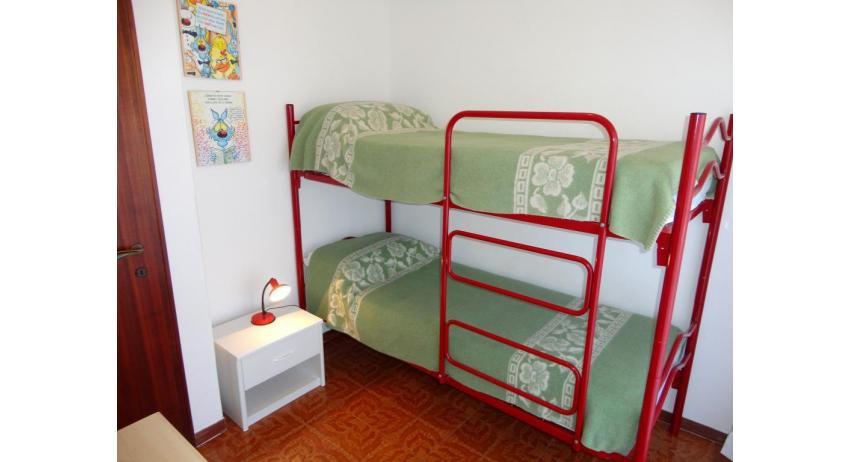 appartamenti FABIENNE: D8 - camera con letto a castello (esempio)