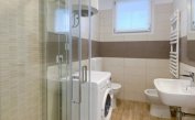 residence CAORLE: C7 - bathroom with washing machine (example)