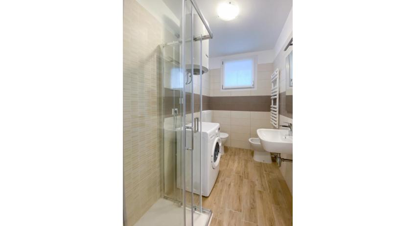 residence CAORLE: C7 - bagno con lavatrice (esempio)