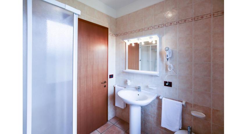residence GIARDINI DI ALTEA: C7 - bagno (esempio)