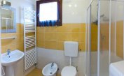 Residence VILLAGGIO DEI FIORI: A4 - Badezimmer mit Waschmaschine (Beispiel)