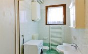 Residence VILLAGGIO DEI FIORI: B4 - Badezimmer mit Waschmaschine (Beispiel)