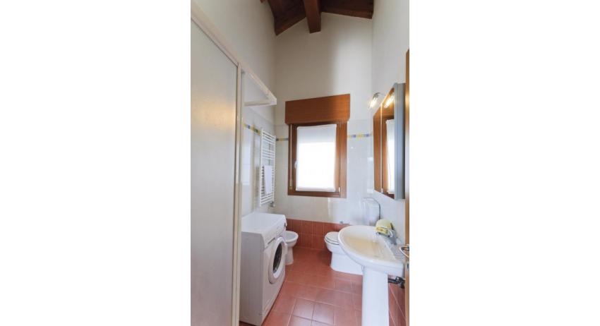 résidence ROBERTA: C7 - salle de bain avec lave-linge (exemple)