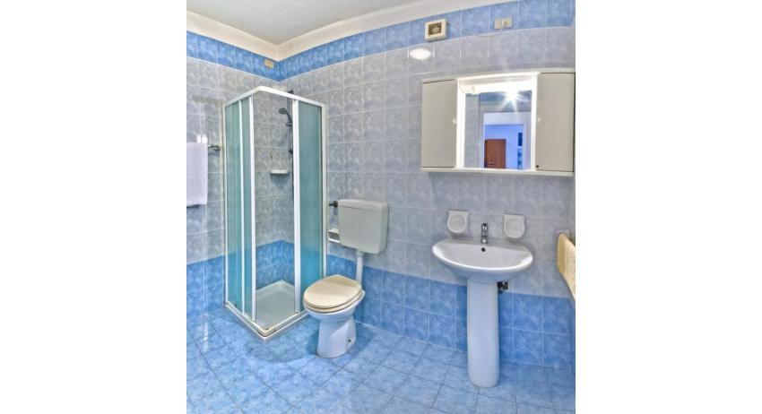 residence CRISTOFORO COLOMBO: B4 - bagno con box doccia (esempio)