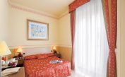 hôtel KARINZIA: Standard - chambre à coucher (exemple)