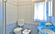 appartamenti CARAVELLE: C6 - bagno con box doccia (esempio)