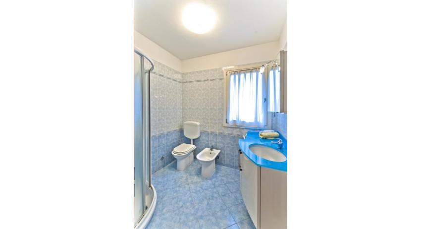 apartments CARAVELLE: C6 - bathroom with a shower enclosure (example)