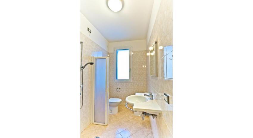 apartments STEFANIA: B4 - bathroom (example)