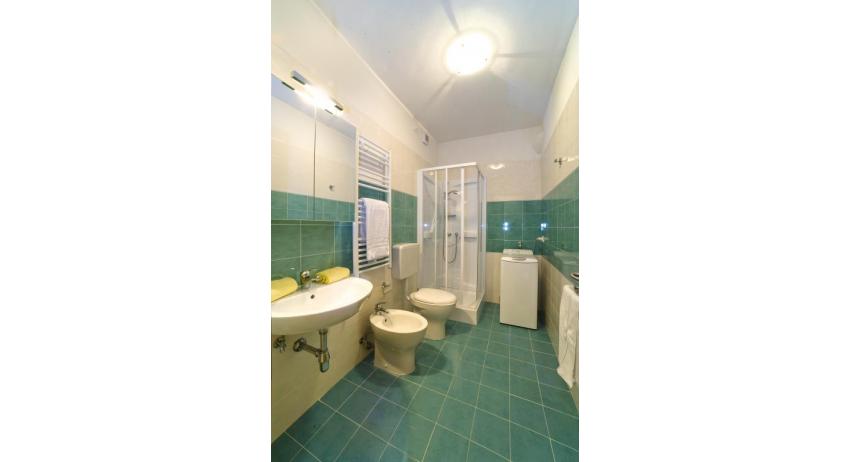 Residence GALLERIA GRAN MADO: A4 - Badezimmer mit Duschkabine (Beispiel)