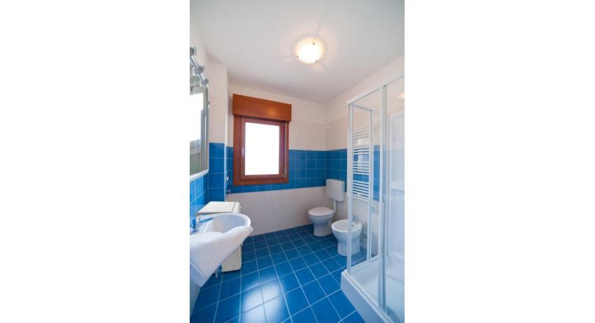 residence GALLERIA GRAN MADO: B5 Standard - bagno con box doccia (esempio)