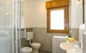 résidence GALLERIA GRAN MADO: C7 - salle de bain avec cabine de douche (exemple)