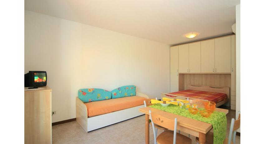 residence CRISTINA BEACH: A4 - divano letto doppio (esempio)