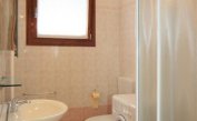 résidence CRISTINA BEACH: B4 - salle de bain avec cabine de douche (exemple)