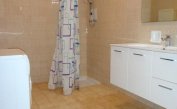 Ferienwohnungen ACAPULCO: B5 - Badezimmer mit Duschvorhang (Beispiel)