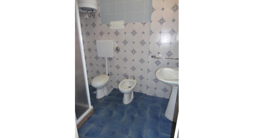 appartamenti AURORA: B4 - bagno con box doccia (esempio)