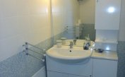 Ferienwohnungen AURORA: B6 - Badezimmer (Beispiel)