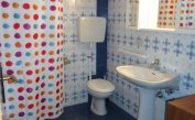 apartments MARCO POLO: B5 - bathroom with shower-curtain (example)
