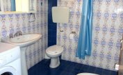 apartments MARCO POLO: B5 - bathroom with washing machine (example)