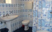 Ferienwohnungen MARCO POLO: C6/7 - Badezimmer mit Duschvorhang (Beispiel)