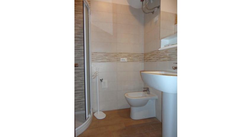 Ferienwohnungen MIRAMARE: C8/1-8 - renoviertes Badezimmer (Beispiel)