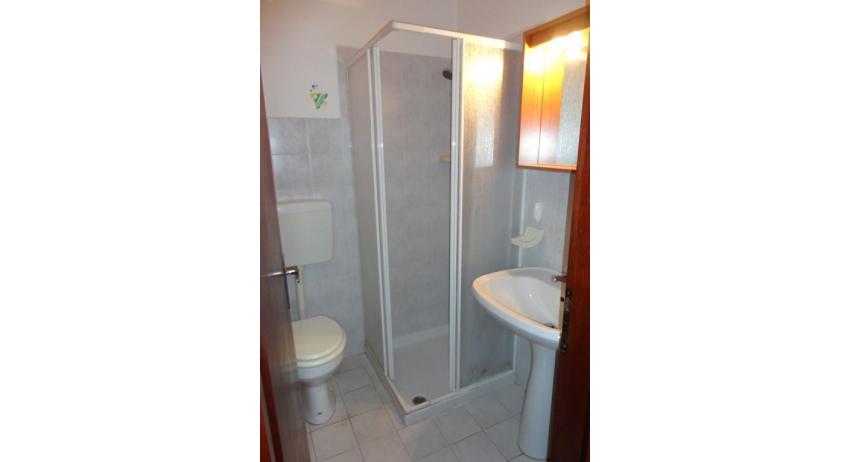 apartments MIRAMARE: C8/1-8 - bathroom (example)