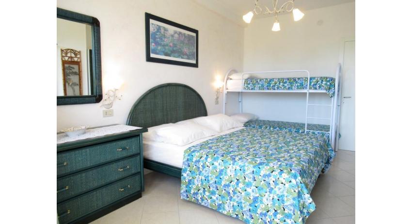 Ferienwohnungen MIRAMARE: C8/1-8 - Schlafzimmer mit Stockbett (Beispiel)