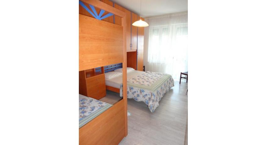 Ferienwohnungen MIRAMARE: C8/1-8 - Schlafzimmer mit Stockbett (Beispiel)