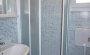 appartament LE PLEIADI: C6/1 - salle de bain avec cabine de douche (exemple)