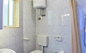 Ferienwohnungen RESIDENCE BOLOGNESE: B4 - Badezimmer mit Duschvorhang (Beispiel)