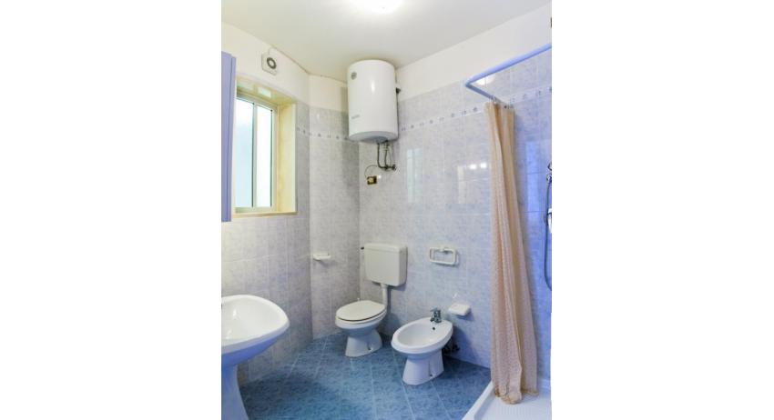 Ferienwohnungen RESIDENCE BOLOGNESE: B4 - Badezimmer mit Duschvorhang (Beispiel)