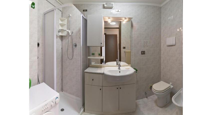 apartments DUCA DEGLI ABRUZZI: B4 - bathroom (example)